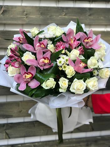 Букет цветов из: Розы и Хризантемы в Волот