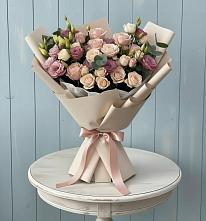 Букет цветов из:  Розы и Лизиантусы в Волот