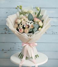 Букет цветов из:  Розы и Лизиантусы в Волот