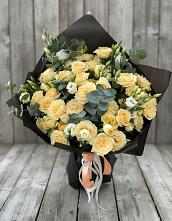 Букет цветов из:  Розы и Лизиантусы в Волот