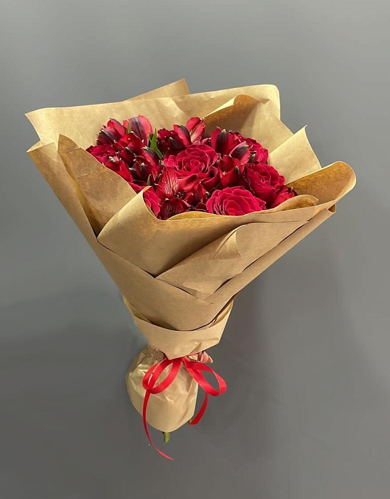 Букет цветов из: Альстромерии и Розы в Волот