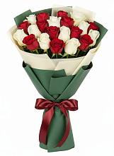 Букет Микс из красных и белых роз в Волот