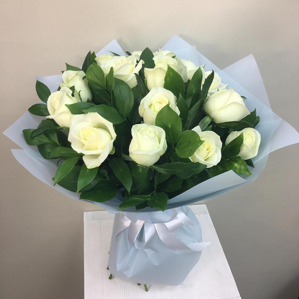 Букет 15 Белых роз Проуд в Волот