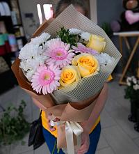 Букет цветов из:  Герберы, Розы и Хризантемы в Волот