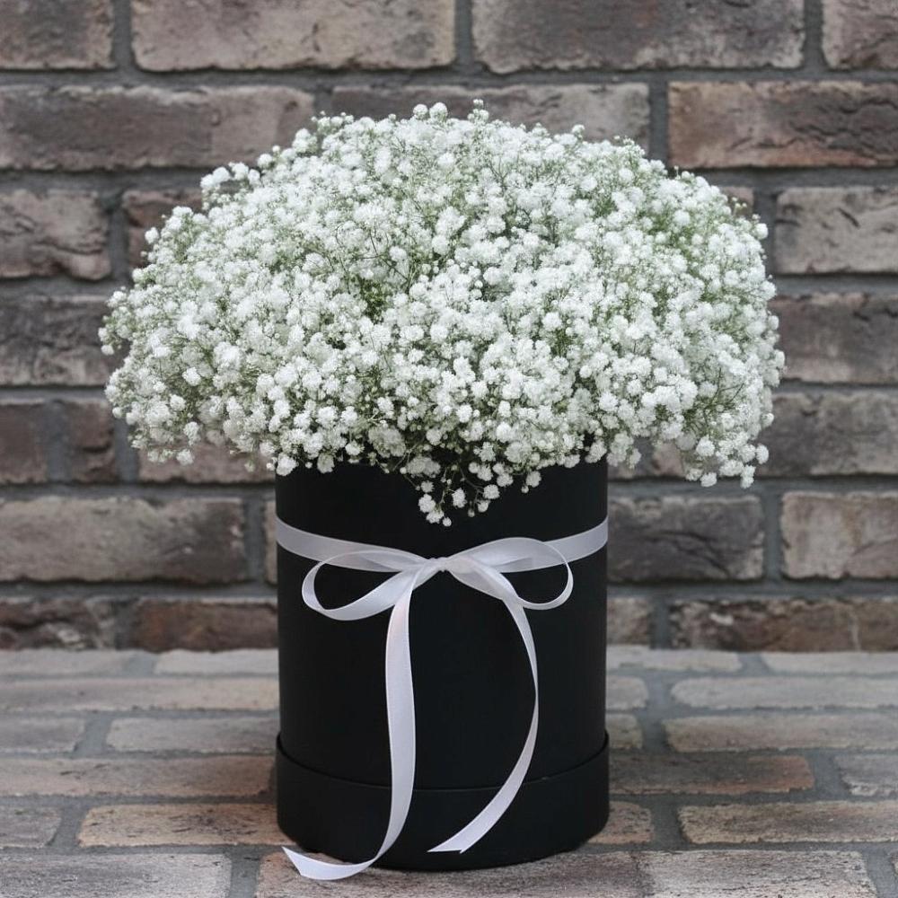 Цветочная композиция из Гипсофила в шляпной коробке в Волот