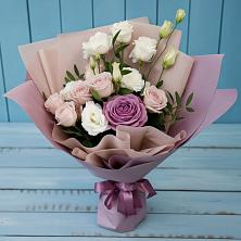 Букет цветов из:  Розы и Лизиантусы в Волот