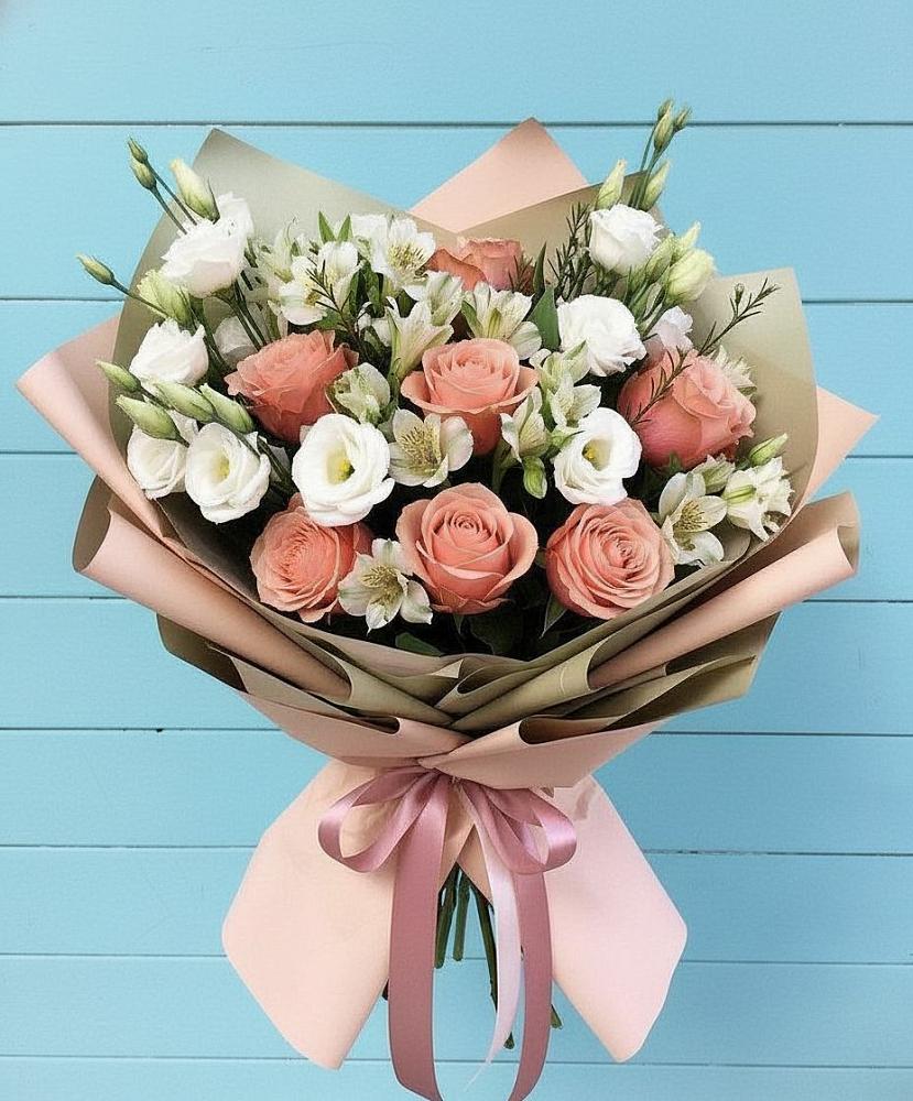 Букет цветов из: Розы, Альстромерии и Лизиантусы в Волот