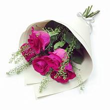 Букет цветов из:  Розы в Волот