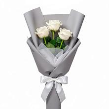Букет 3 белые розы в Волот
