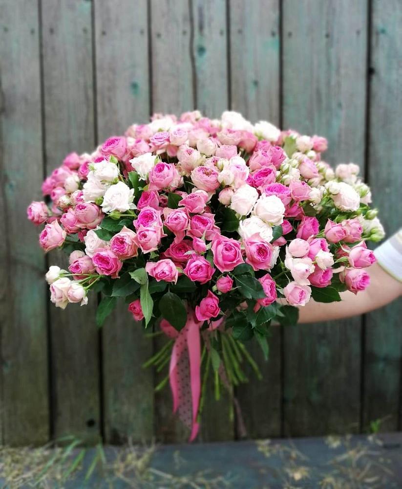 Букет Розовые кустовые розы Натали и Лав Лидия в Волот