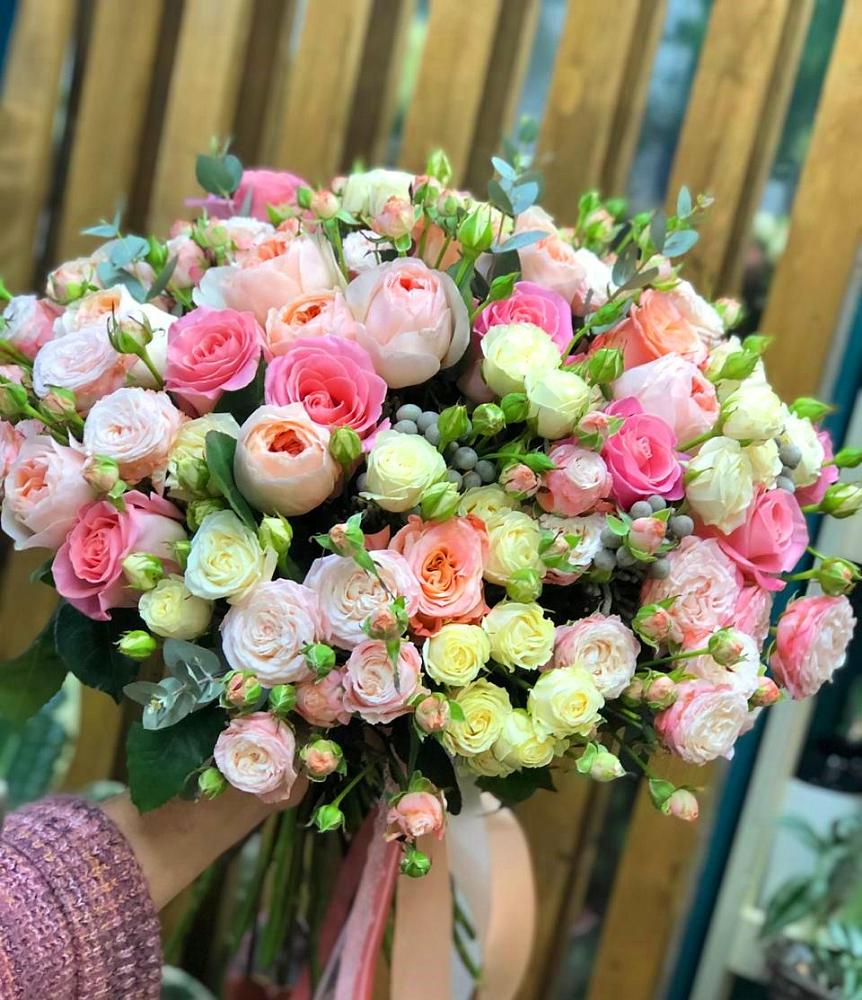 Букет цветов из: Розы в Волот