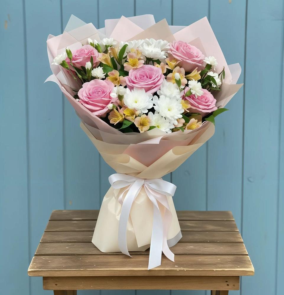 Букет цветов из: Гвоздики, Орхидеи и Розы в Волот