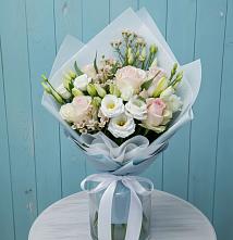 Букет цветов из:  Розы и Лизиантусы в Волот