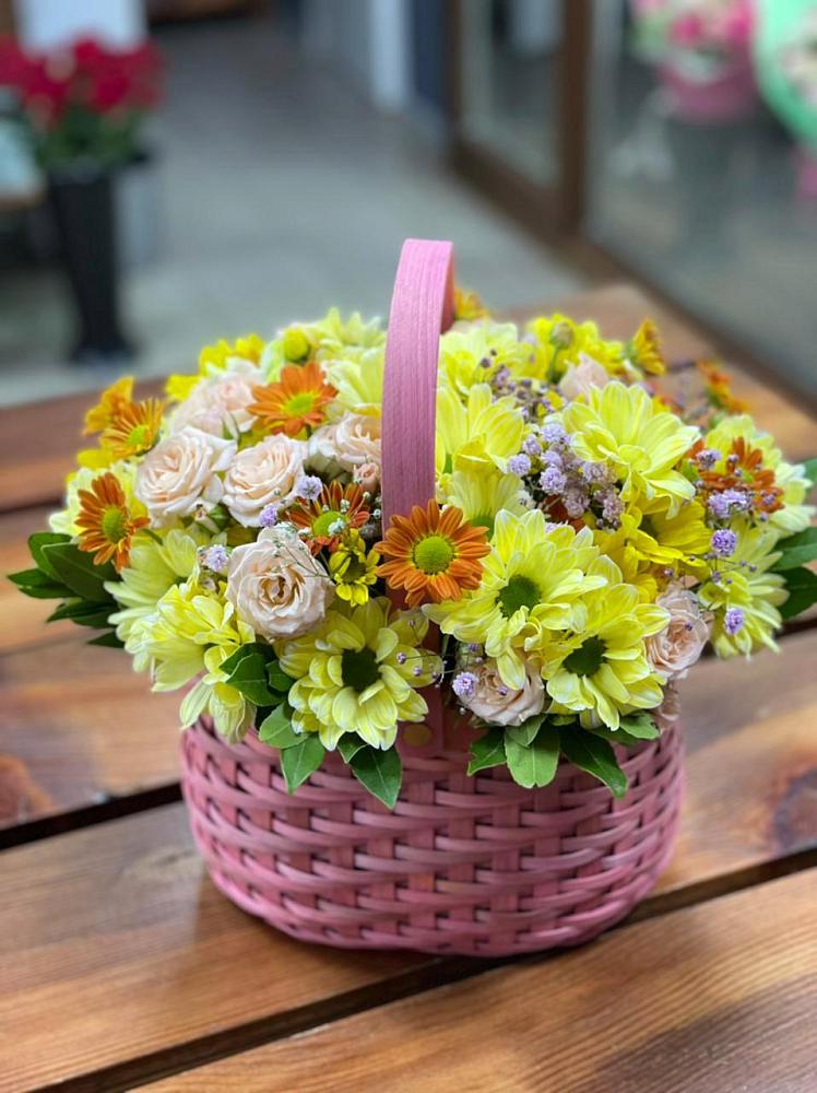 Цветочная композиция из Хризантемы и Розы в корзине в Волот