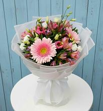 Букет цветов из:  Герберы, Альстромерии и Лизиантусы в Волот