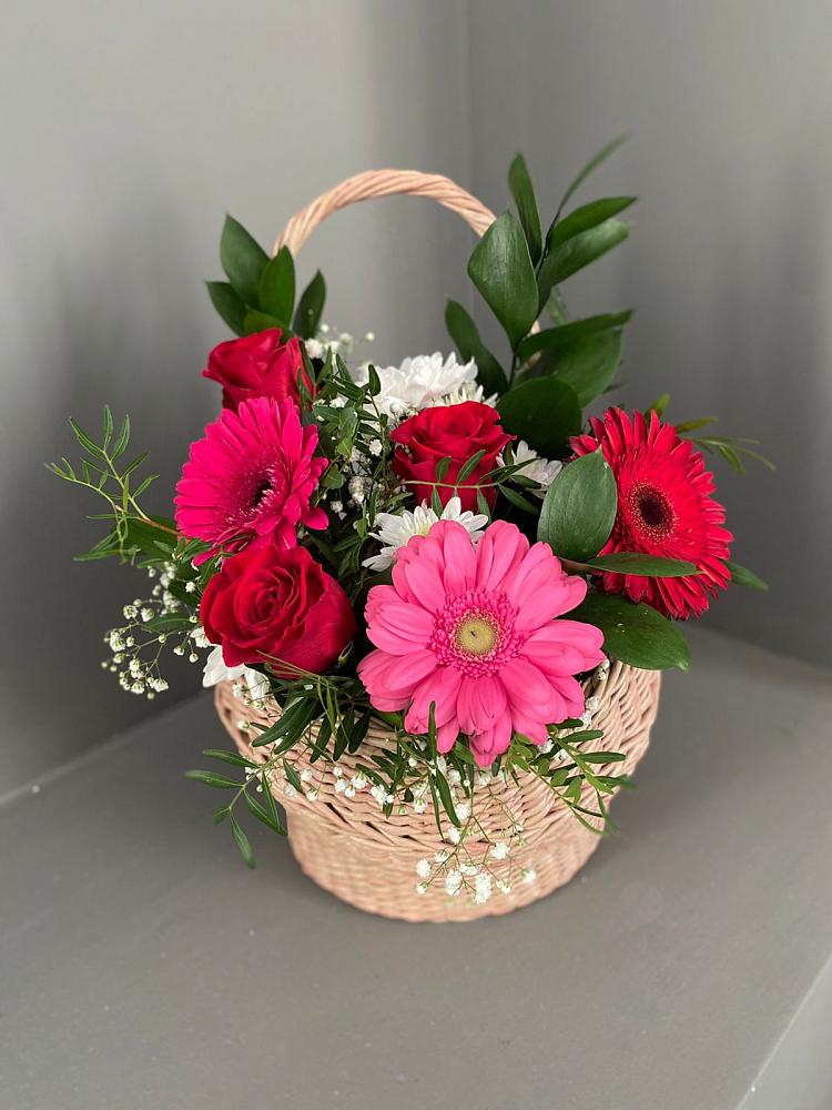 Цветочная композиция из Розы, Хризантемы и Герберы в корзине в Волот