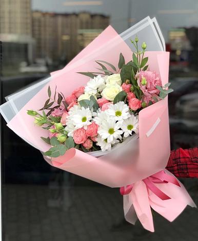Букет цветов из: Розы, Лизиантусы и Хризантемы в Волот