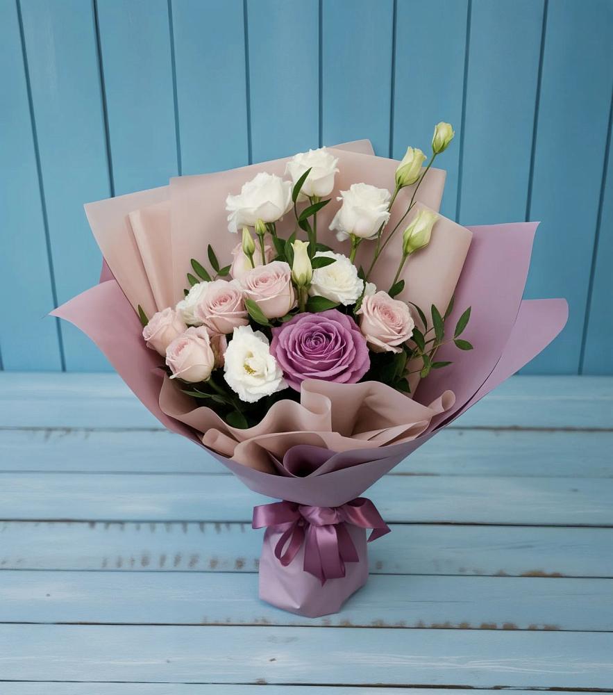 Букет цветов из: Розы и Лизиантусы в Волот